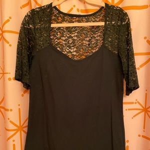 Torrid Rose Lace Detail Foxy Top Sz 0 (L)